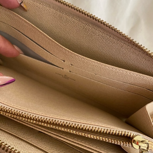 Louis Vuitton | 2007 Damier Azur Pattern Zippy Wallet - Picture 9 of 13